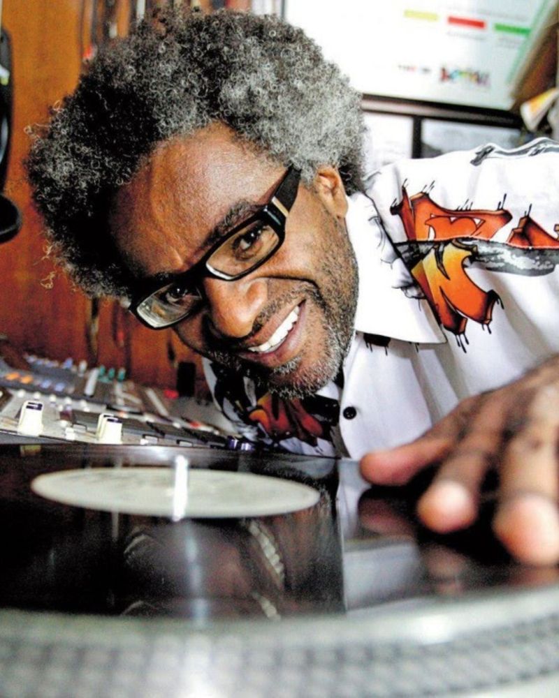 Conheça a trajetória de DJ A Coisa